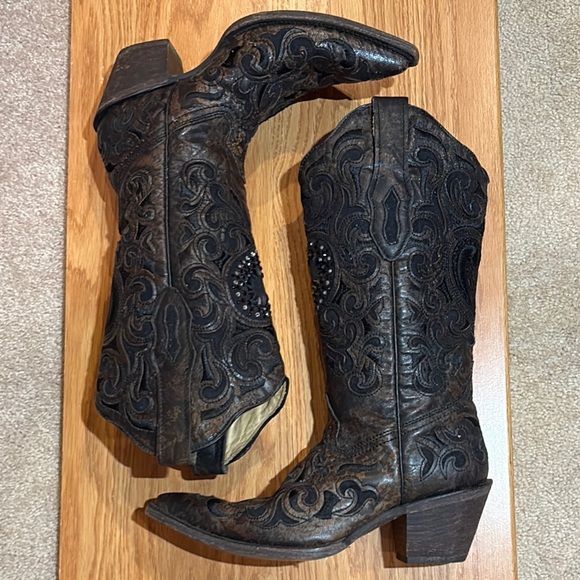 Corral Brown Western Boots with Heart Rhinestone Design - Picture 3 of 14